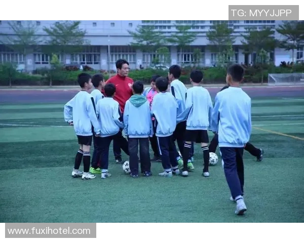 足球女孩袜子助力青春梦想展现活力与时尚风采